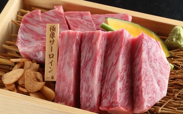 車站走路2分鐘！「板前燒肉 一牛 三宮店」：頂級母黑毛和牛入口即化