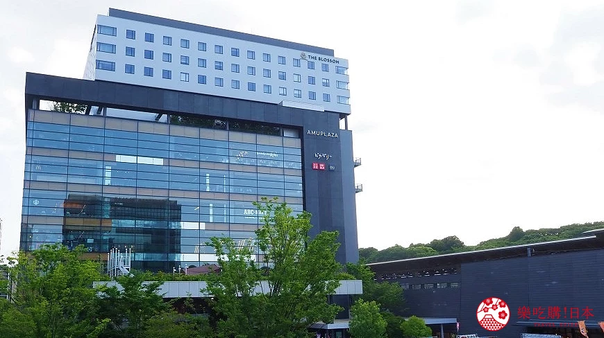 「AMU PLAZA 熊本」緊鄰 JR 熊本車站,上層還有飯店進駐