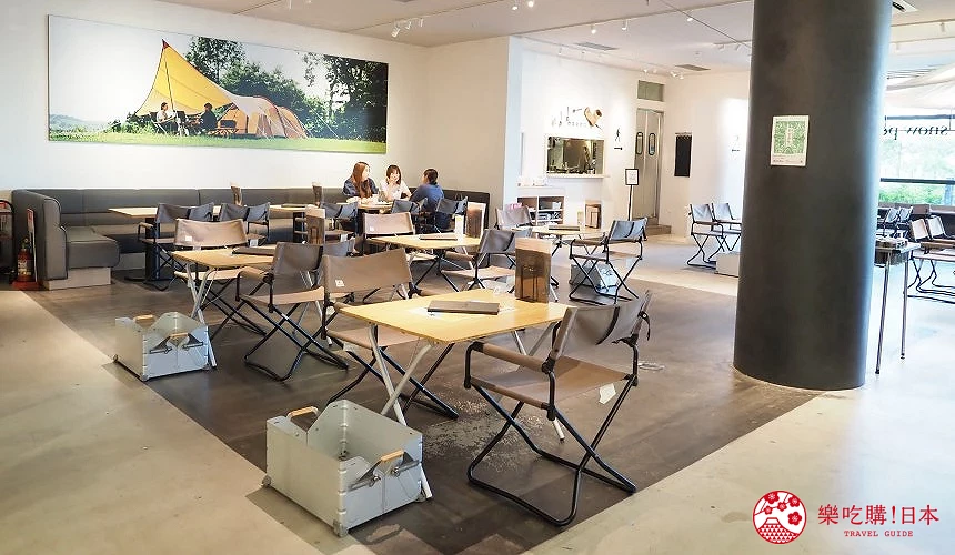 「Snow Peak Cafe」桌椅皆使用品牌露營裝備