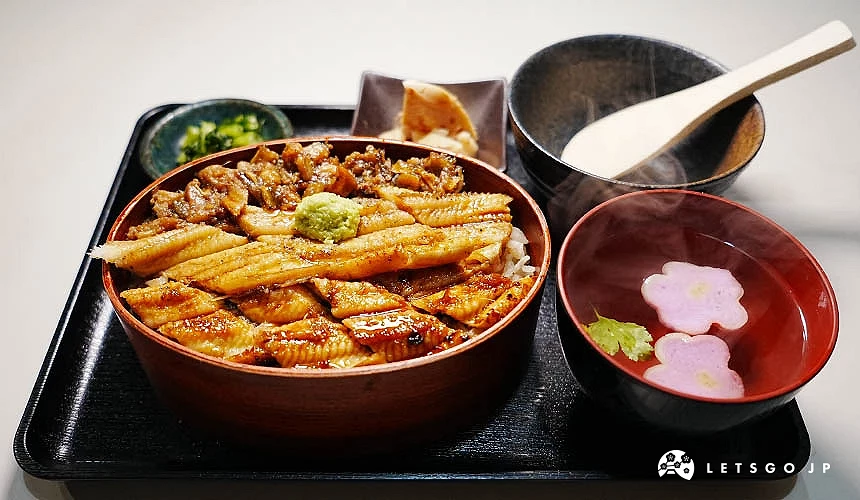 鰻魚蓋飯的定食套餐