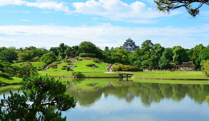 從岡山後樂園看見的岡山城
