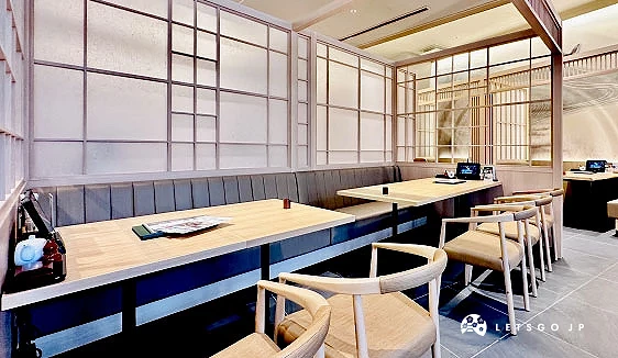 日系木質調室內用餐空間