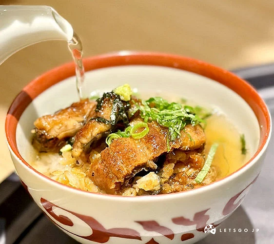 鰻魚飯第三吃,加高湯變茶泡飯攝影:Angie