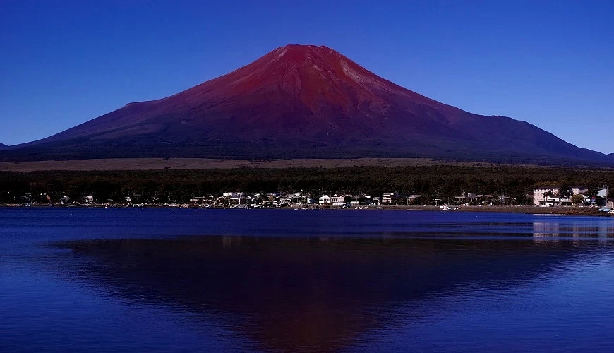由山中湖眺望的「赤富士」
