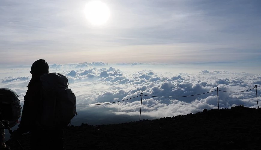 富士山頂望見的雲海