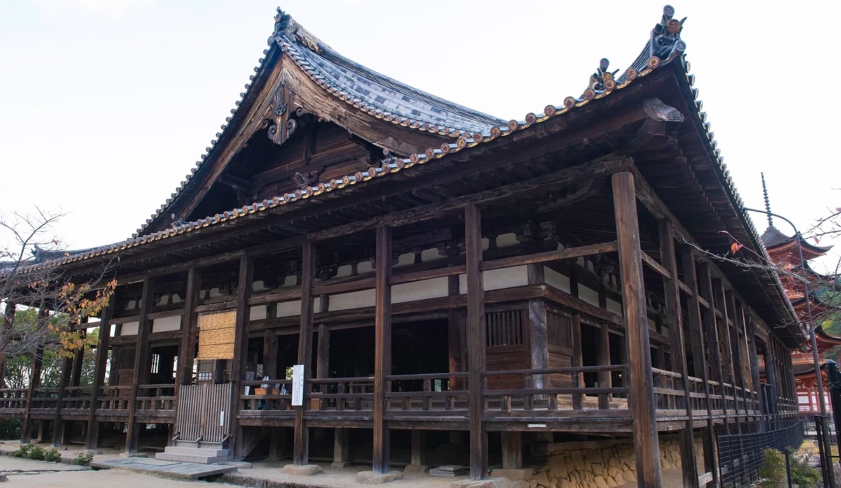 因下令建造的豐臣秀吉突然去世,「千疊閣」施工暫停,時至今日頂部與天花板尚未完工