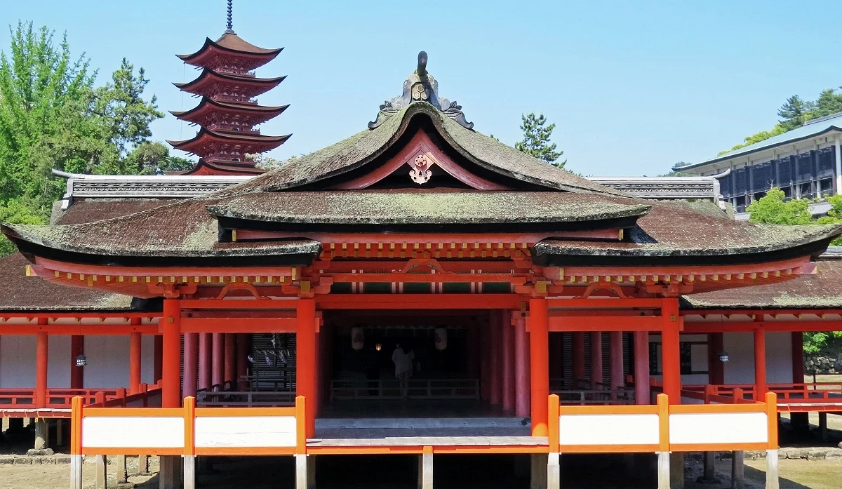 嚴島神社「御本殿」是日本最大的神殿之一,也被指定為日本國寶