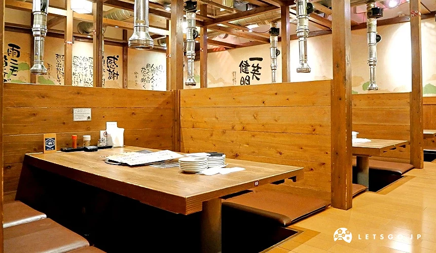 居酒屋內的包廂座位