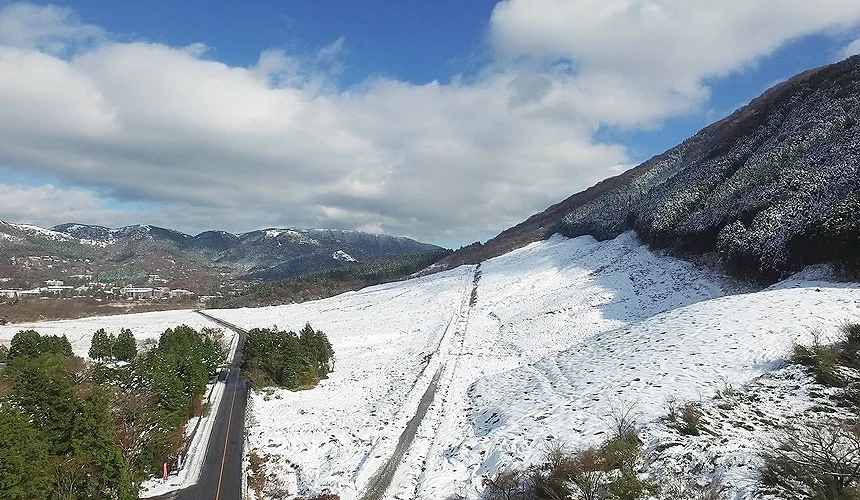 地面積滿雪