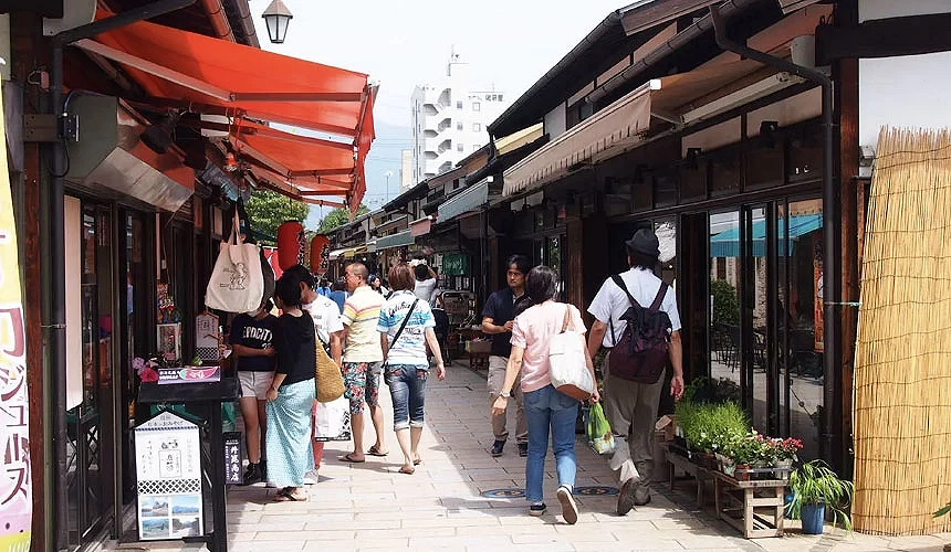 繩手通商店街街景