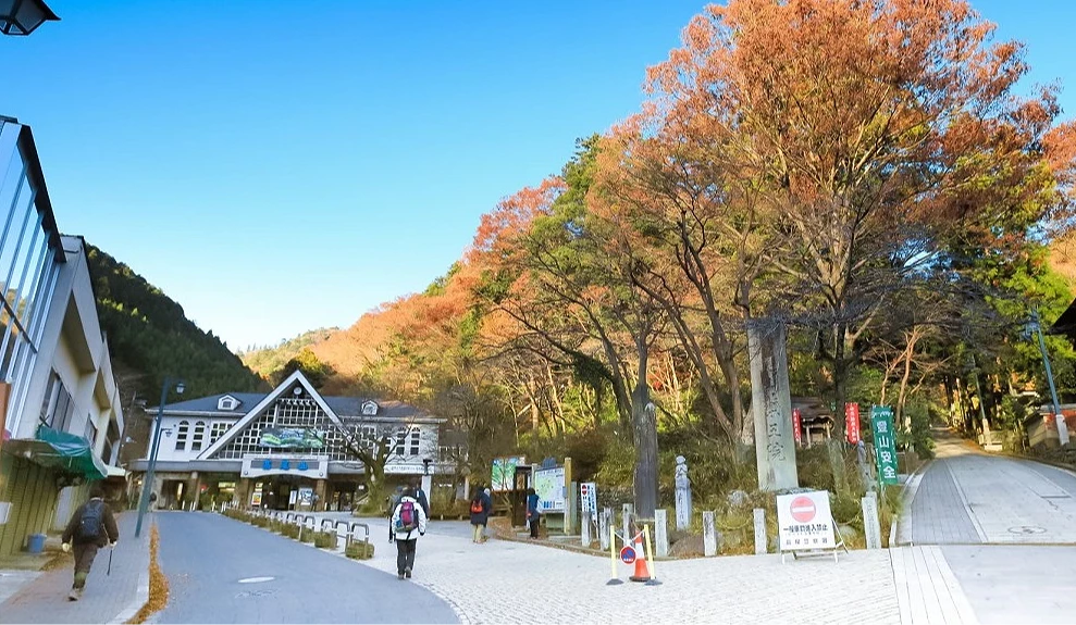 高尾山車站前廣場