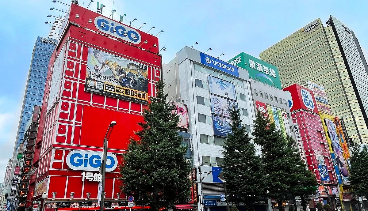 GiGO秋葉原1號館與街道