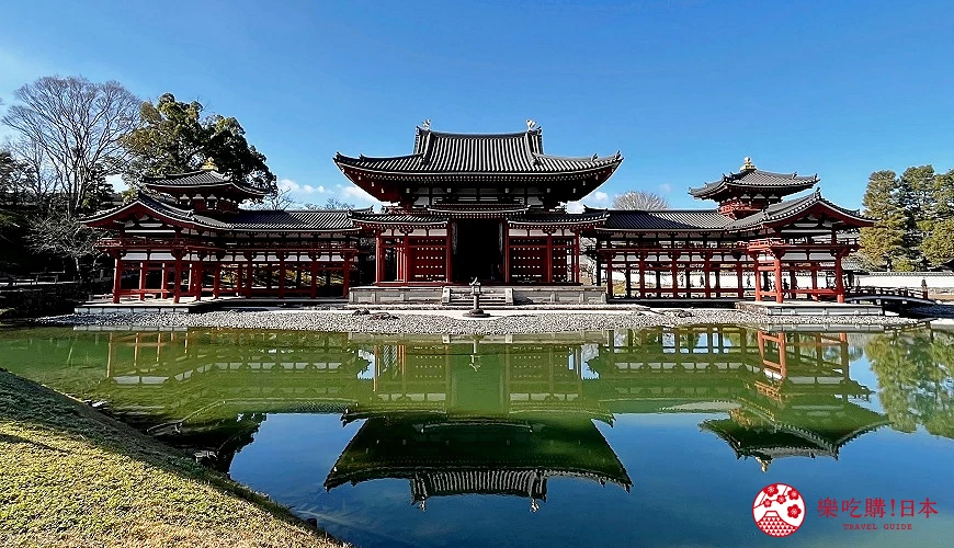 平等院鳳凰堂建築與池水