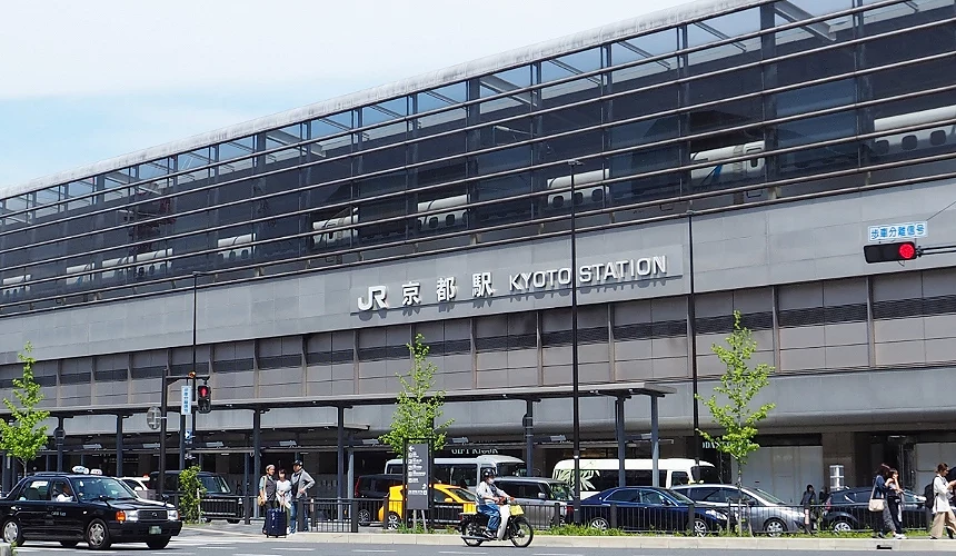 京都車站外觀仰角