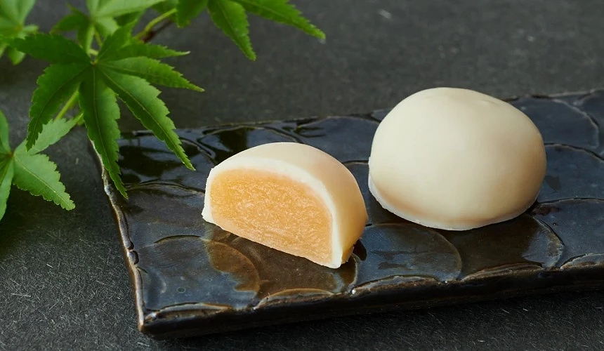 白色巧克力包裹著水飴的和菓子