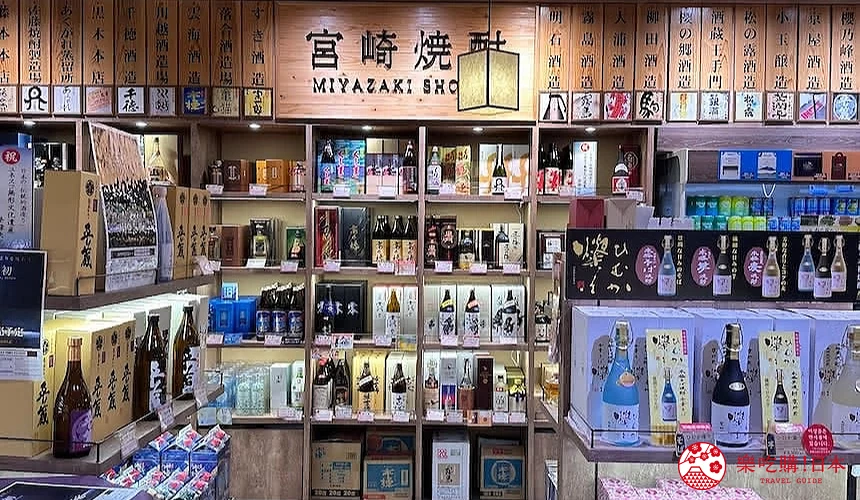 空間內陳列著許多宮崎燒酎
