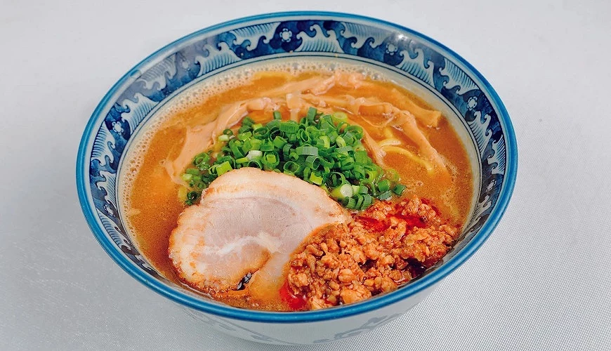 「麵匠 佐藏」主打濃厚的味噌豚骨拉麵