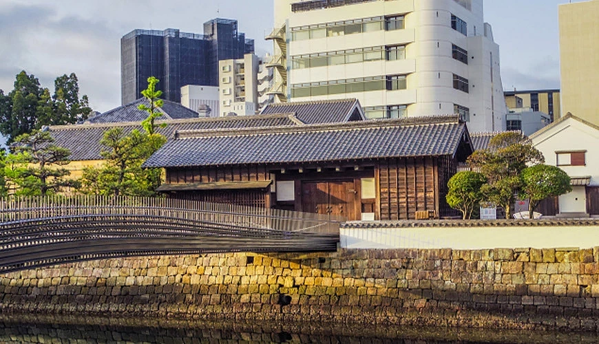 出島上充滿風味的大橋