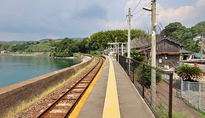 千綿車站搭配寧靜的海景