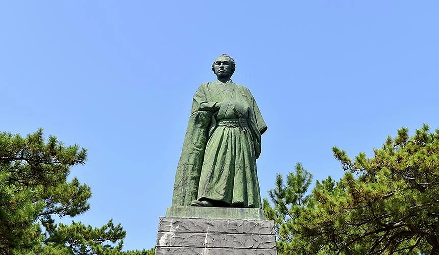 桂濱公園的坂本龍馬銅像