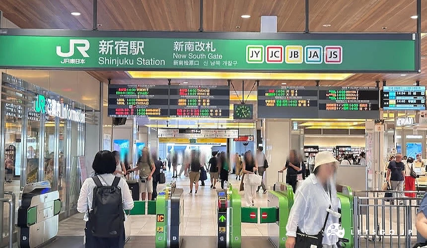 「新南」出口步行約2分鐘可抵達新宿高島屋