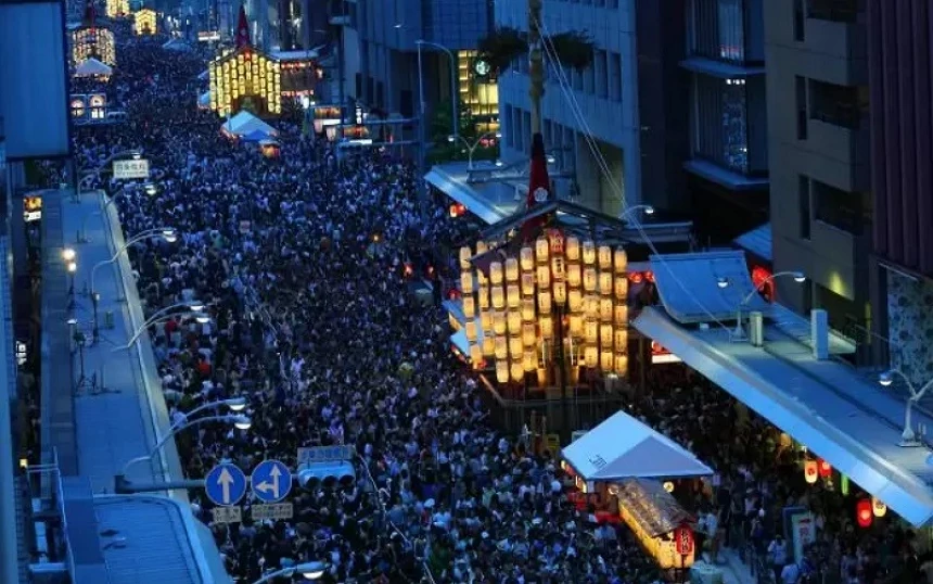 日落後的祇園祭宵山
