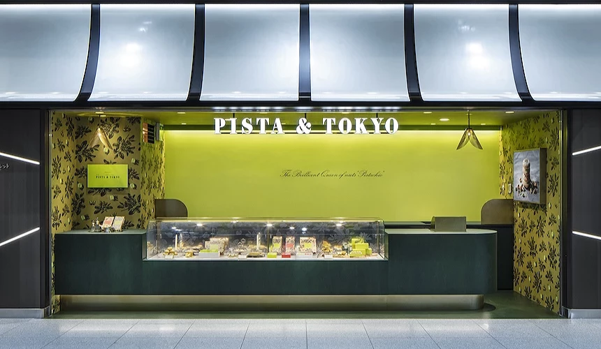 位於東京車站的pista&tokyo,主要販賣開心果甜點商品,榮登 2024 東京車站限定甜點排行榜第1名,店家以淺綠色作為主視覺