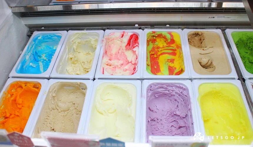 Blue Seal Depot Island店內的冰箱陳列出多款口味,顏色也相當豔麗