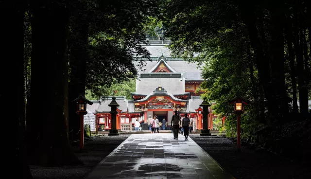 霧島神宮怎麼玩？交通、美食、御守、和服體驗、賞楓賞櫻一次看懂！ 的縮圖