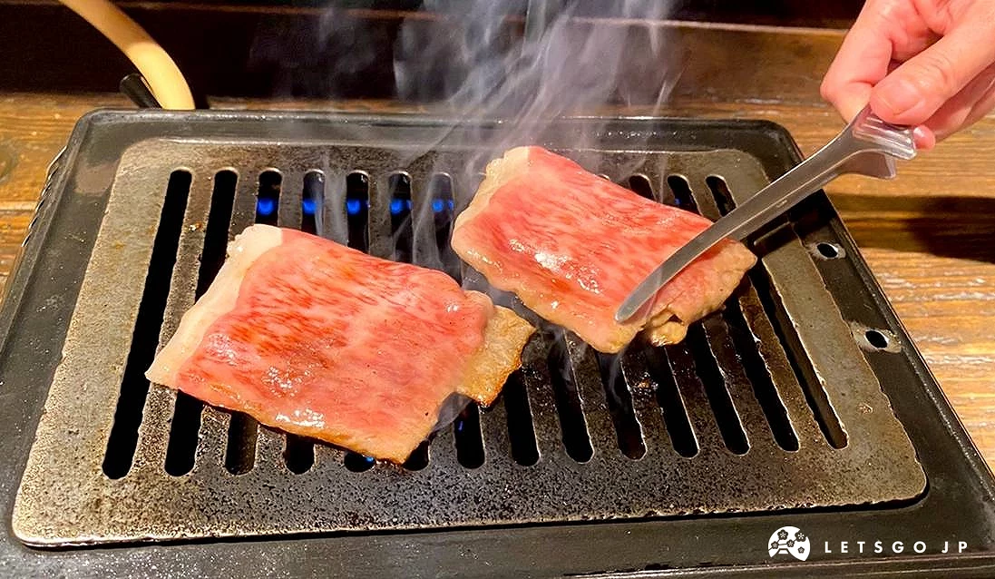 和牛牛片正在被翻拷中