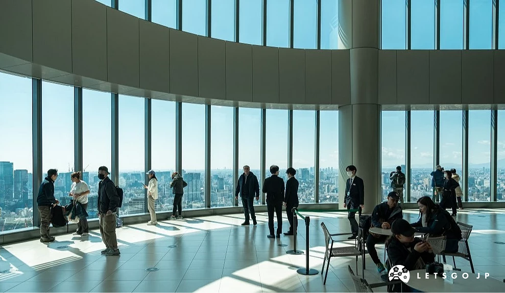 「森JP TOWER」33樓展望台內部