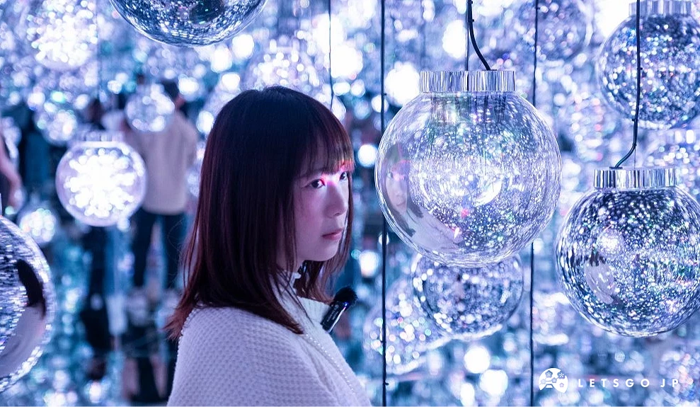 《Bubble Universe: Physical Light, Bubbles of Light, Wobbling Light, and Environmental Light》
