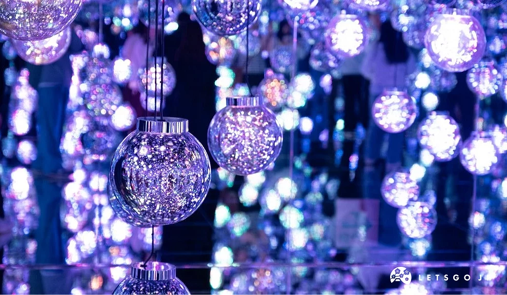 《Bubble Universe: Physical Light, Bubbles of Light, Wobbling Light, and Environmental Light》