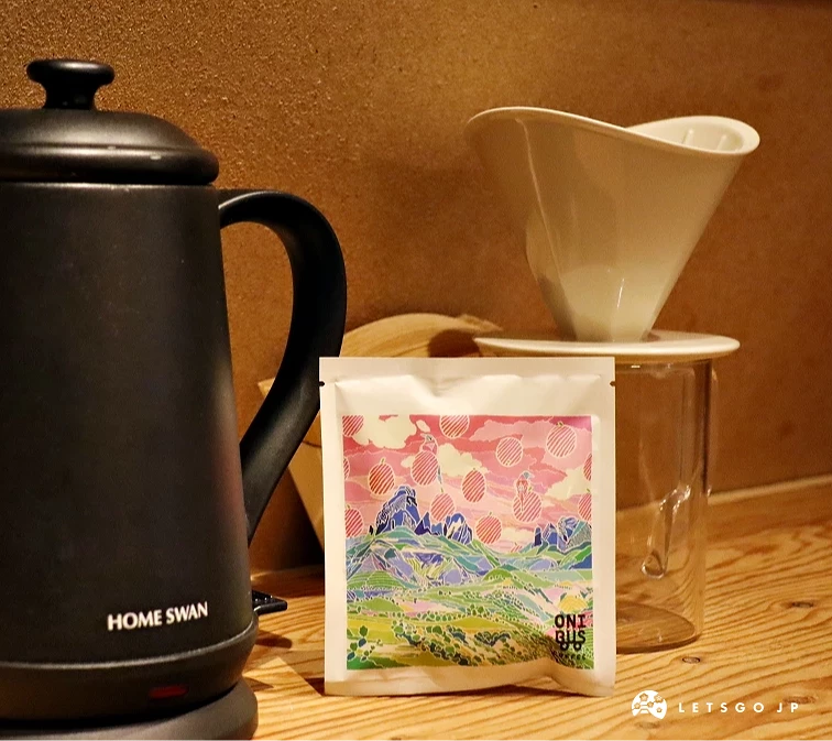 熱水壺與咖啡包
