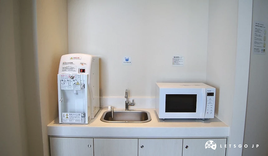 微波爐和泡奶專用開飲機、洗手台
