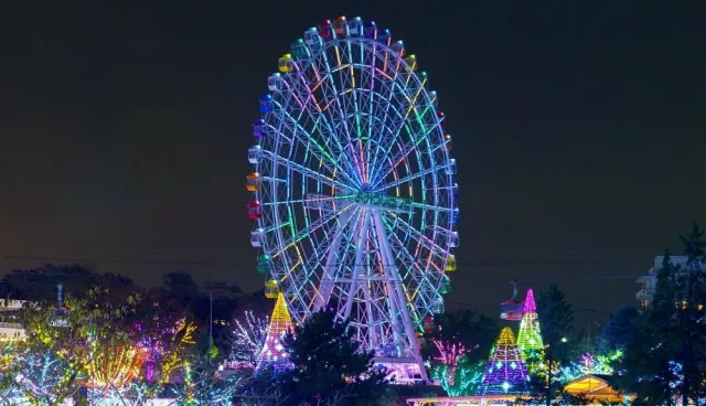 讀賣樂園「寶石燈飾秀」絢爛摩天輪、噴泉水舞超震撼！2025～2026東京點燈必訪