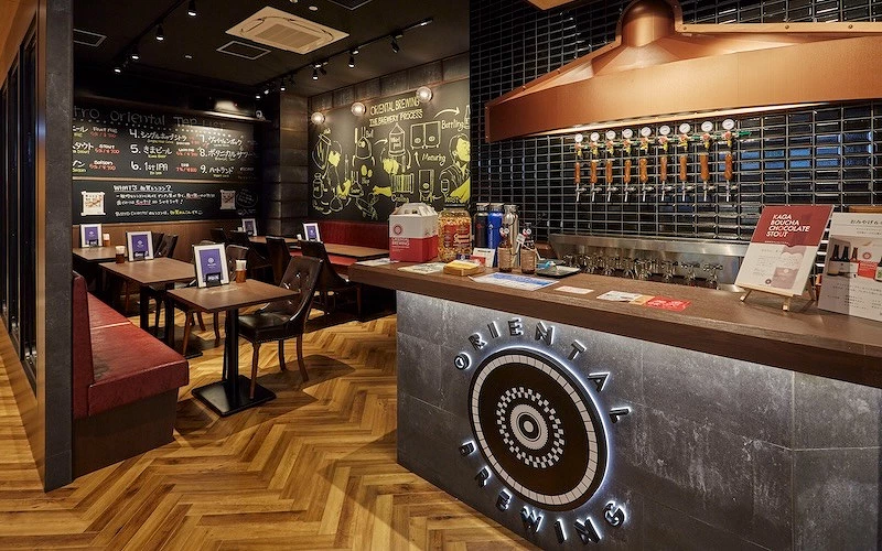 Bistro Oriental店內咖啡色裝潢