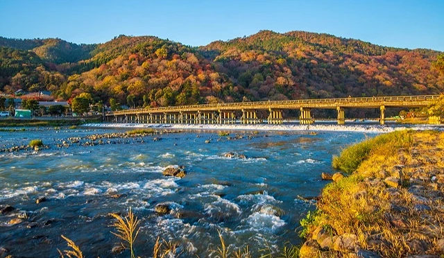 嵐山必拍照景點「渡月橋」及楓紅美景