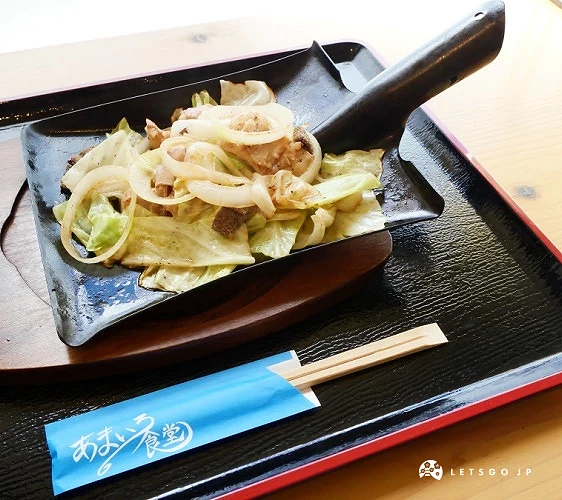 當地特有美食「鐵鏟內臟燒」