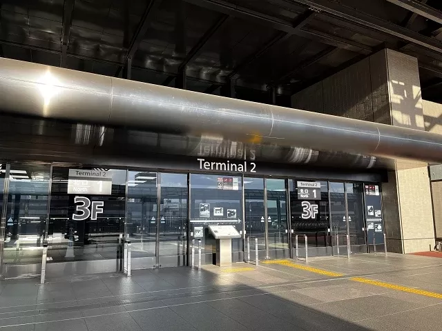 成田機場第二航廈攻略：報到櫃台、免稅店、貴賓室營業時間與位置