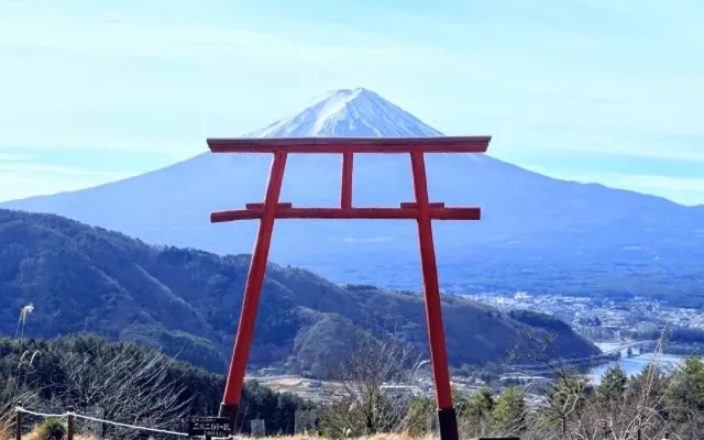 河口淺間神社攻略：天空鳥居遙拜所、交通、御守御朱印、開放時間一次看