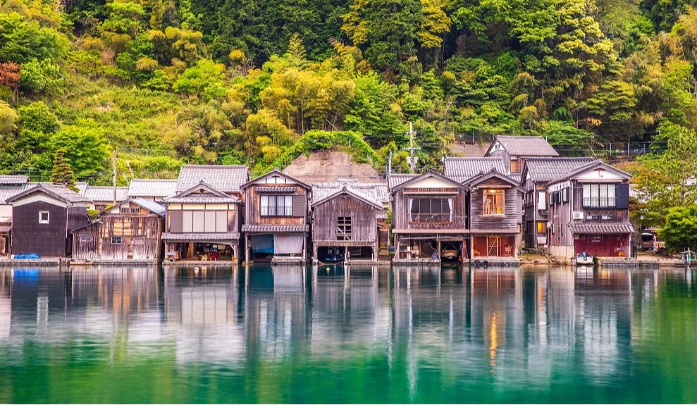 伊根灣與舟屋的海灣風景