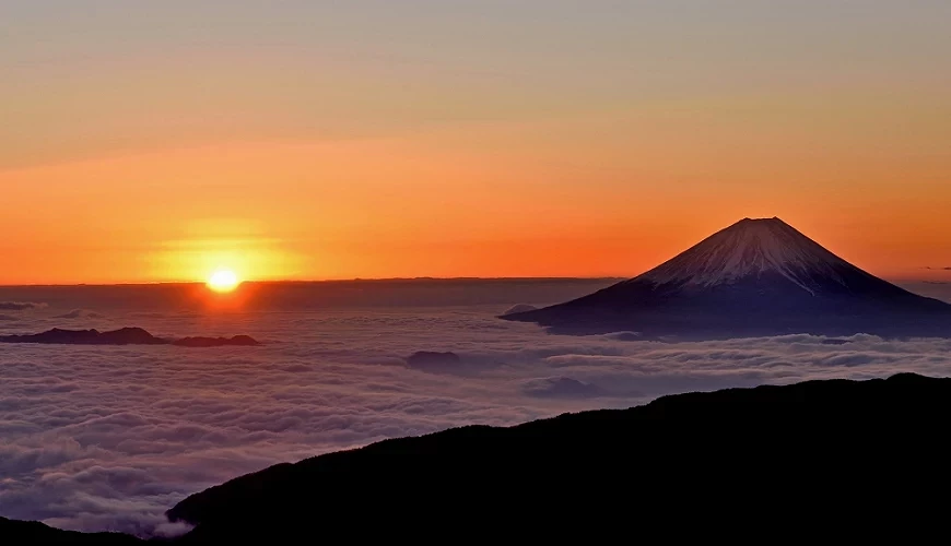 富士山頂的御來光