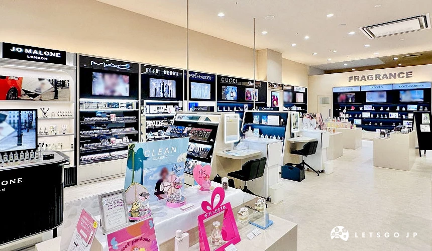 店內網羅各大精品品牌彩妝保養品,也有專業美容顧問可以提供諮詢服務<br>攝影:Angie