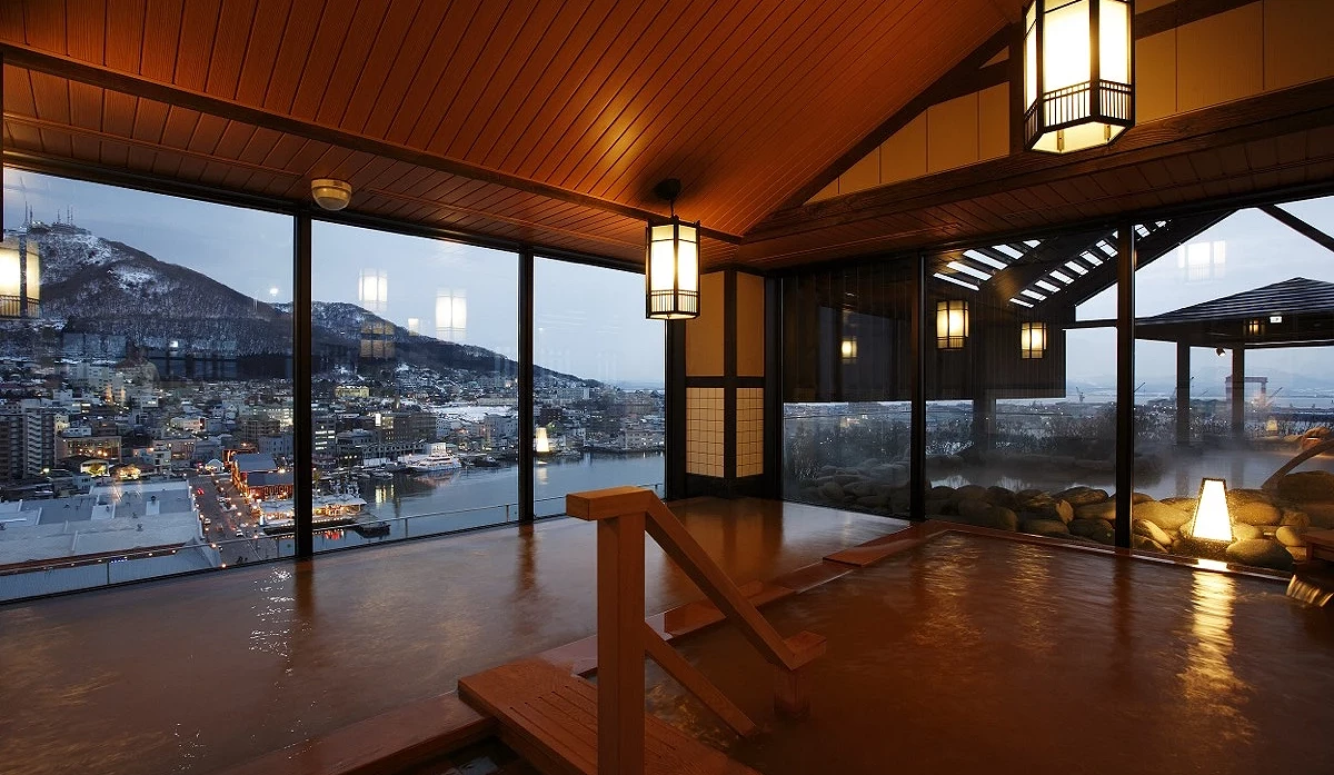 LA VISTA 函館灣大浴場眺望函館夜景
