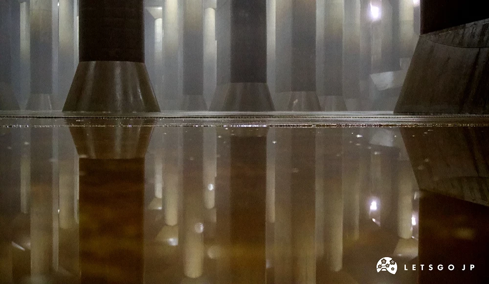 首都圈外郭放水路的水面倒映