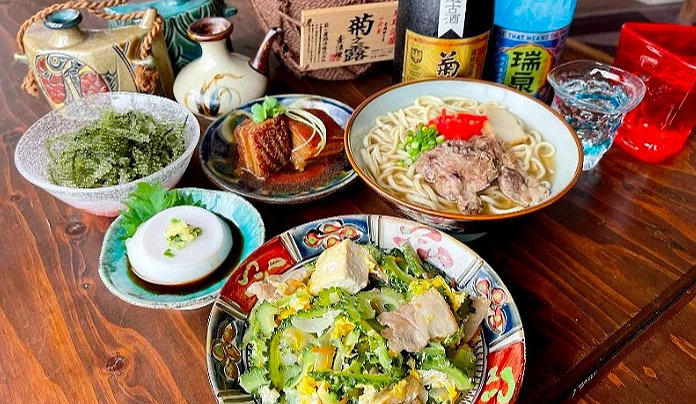 4道沖繩菜餚與酒類飲料與調味料