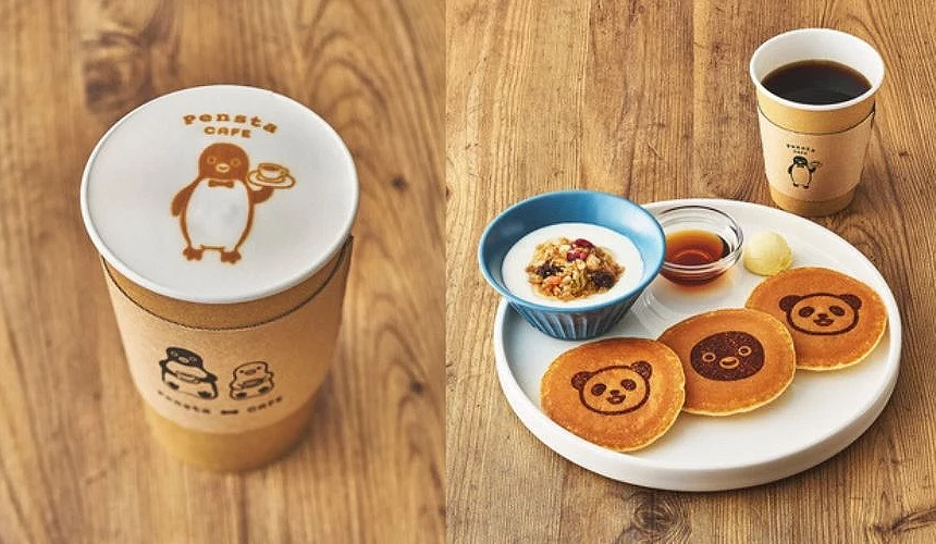 左側為一杯紙杯拿鐵,奶泡上印有戴帽子的 Suica 企鵝圖案;右側為鬆餅套餐,盤中陳列三片印有動物圖案的鬆餅,搭配優格、糖漿與咖啡飲品