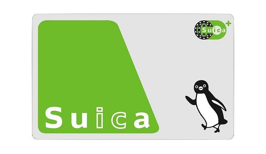 一張 Suica 電子交通卡,左側為大型綠色三角形設計,右下角有一隻揮手的 Suica 企鵝插圖,卡片右上角標示 Suica 標誌