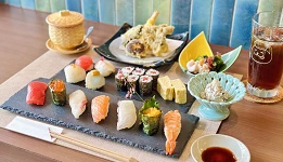 人數份無酒精飲料及限定吊飾